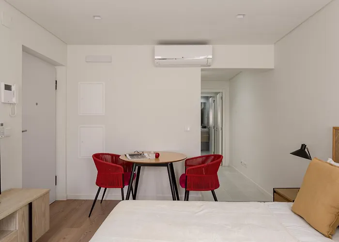 Apartment The Retreat, Cozy With Terrace