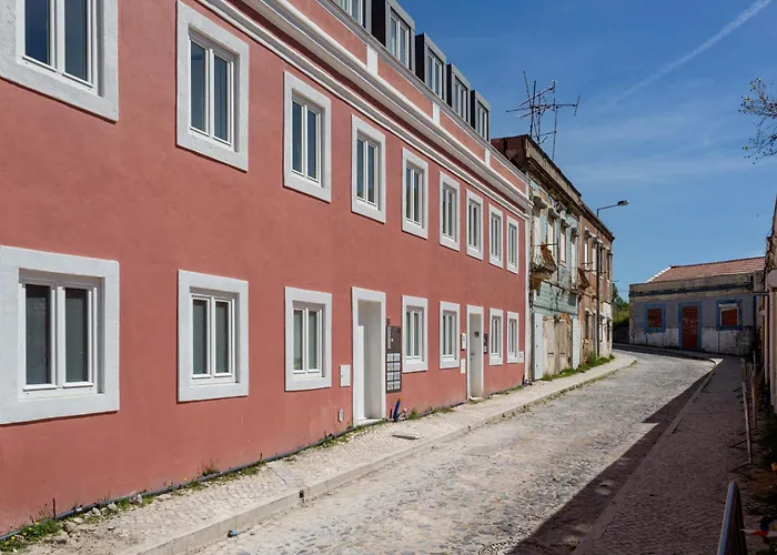 Apartment The Retreat, Cozy With Terrace Lissabon