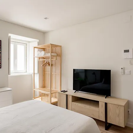 The Retreat, Cozy With Terrace דירה ליסבון