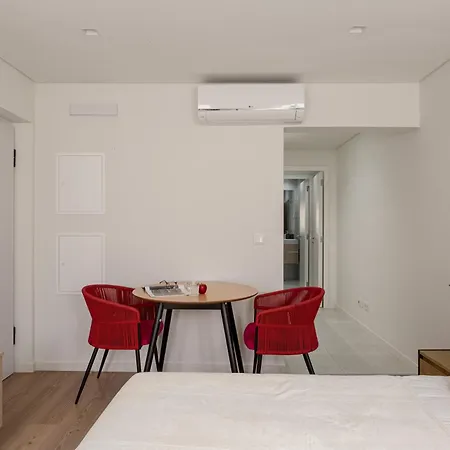 아파트 The Retreat, Cozy With Terrace