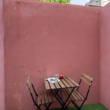 아파트 The Retreat, Cozy With Terrace *